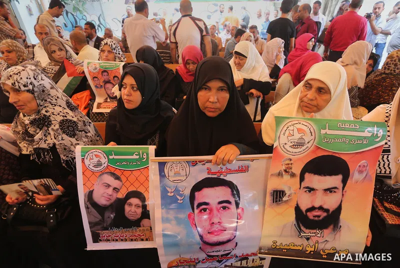 Palestinians take part in a protest demanding release the prisoners in Israeli jails, in front of Red cross office in Gaza city, on August 29, 2016. Photo by Mohammed Asad