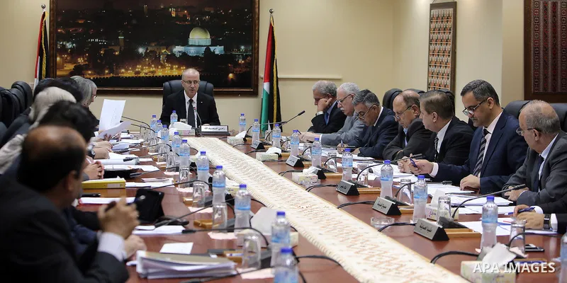 Palestinian Prime Minister, Rami Hamdallah, chairs a meeting of Council of Ministers, in the West Bank city, of Ramallah, August 30, 2016. Photo by Prime Minister Office