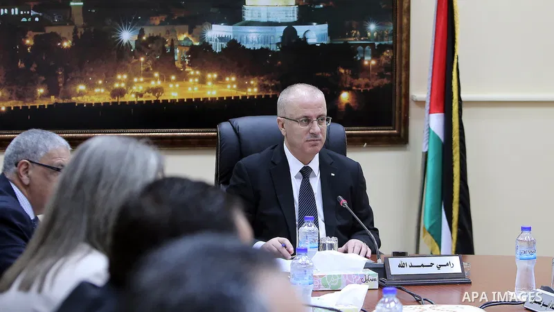 Palestinian Prime Minister, Rami Hamdallah, chairs a meeting of Council of Ministers, in the West Bank city, of Ramallah, August 30, 2016. Photo by Prime Minister Office