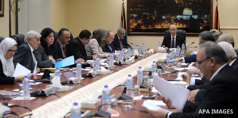 Palestinian Prime Minister, Rami Hamdallah, chairs a meeting of Council of Ministers, in the West Bank city, of Ramallah, August 30, 2016. Photo by Prime Minister Office