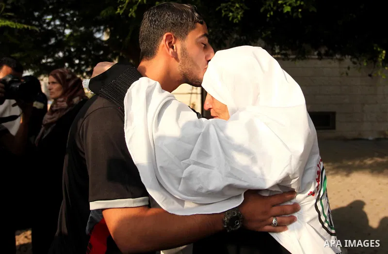 A Palestinian man bids farewell to his mother, who is preparing to leave for the annual Hajj pilgrimage in Mecca, in Gaza City August 30, 2016. Photo by Ashraf Amra
