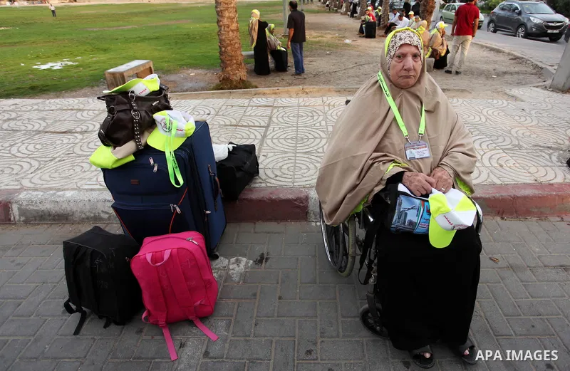 Palestinians wait to leave Gaza for the annual Hajj pilgrimage in Mecca, in Gaza City August 30, 2016. Photo by Ashraf Amra