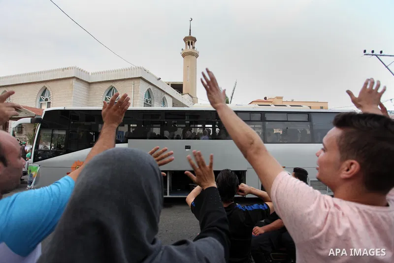 Palestinian pilgrims say good bye for their relatives as they sit on the bus before leaving for Mecca for the annual Haj pilgrimage, in Gaza City August 30, 2016. Photo by Ashraf Amra