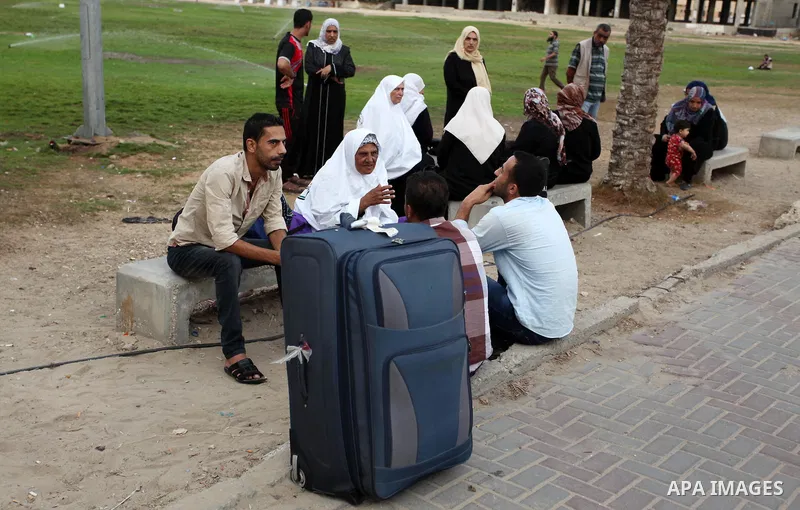 Palestinians wait to leave Gaza for the annual Hajj pilgrimage in Mecca, in Gaza City August 30, 2016. Photo by Ashraf Amra