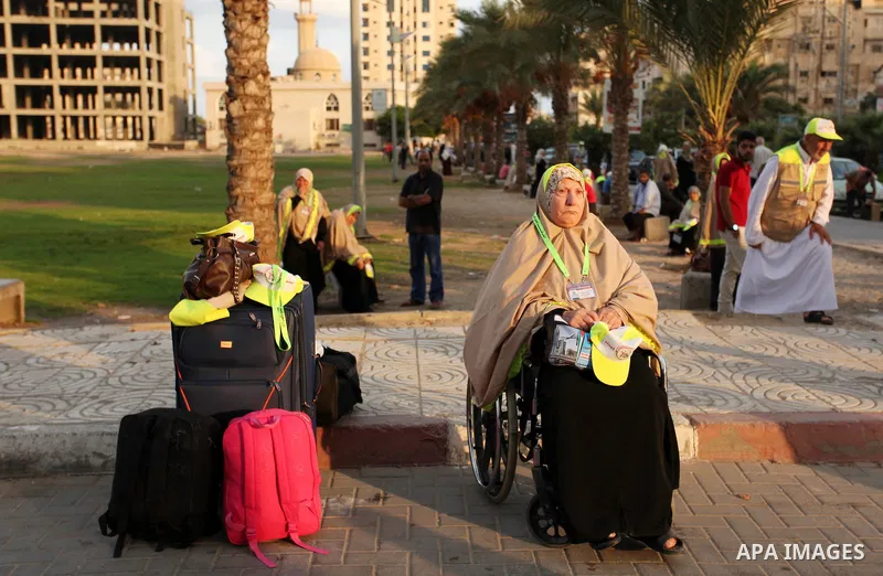 Palestinians wait to leave Gaza for the annual Hajj pilgrimage in Mecca, in Gaza City August 30, 2016. Photo by Ashraf Amra