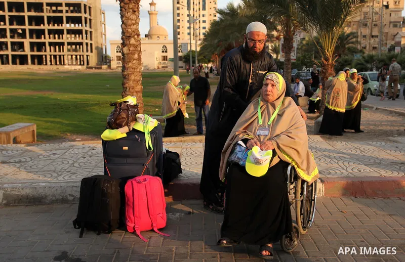 Palestinians wait to leave Gaza for the annual Hajj pilgrimage in Mecca, in Gaza City August 30, 2016. Photo by Ashraf Amra