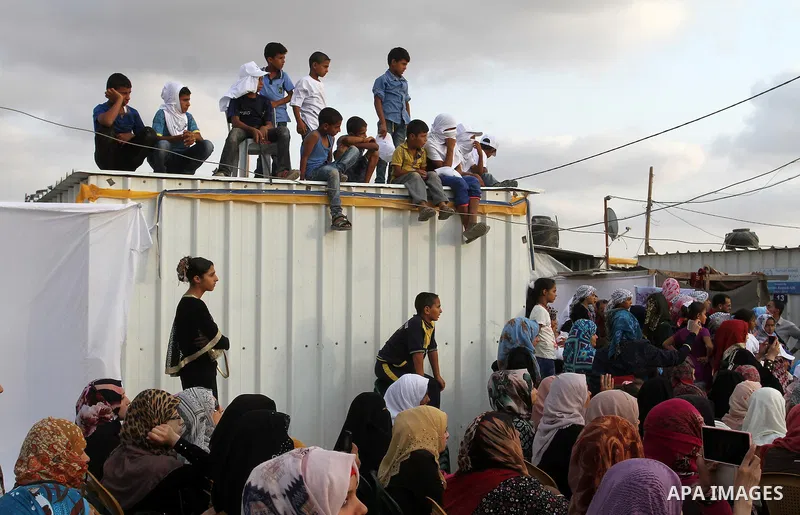 Palestinians attend the photographic exhibition "houses without columns", in Khuza'a, in the east of the town of Khan Younis in southern Gaza Strip, on August 30, 2016. Photo by Abed Rahim Khatib