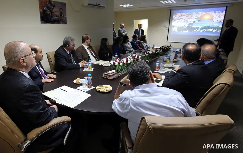 Palestinian Prime Minister, Rami Hamadallah, meets with Members of the first program of Palestinian Leader's Preparation , in the West Bank city of Ramallah on Sep1, 2016. Photo by Prime Minister Office