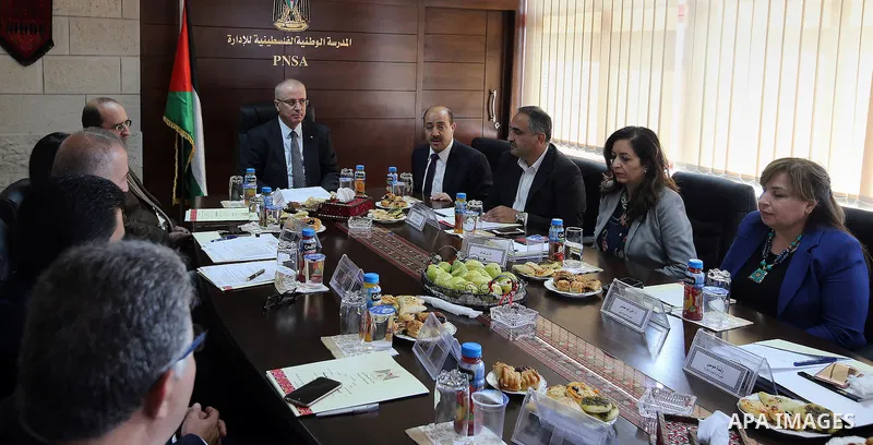 Palestinian Prime Minister, Rami Hamadallah, meets with Members of the first program of Palestinian Leader's Preparation , in the West Bank city of Ramallah on Sep1, 2016. Photo by Prime Minister Office