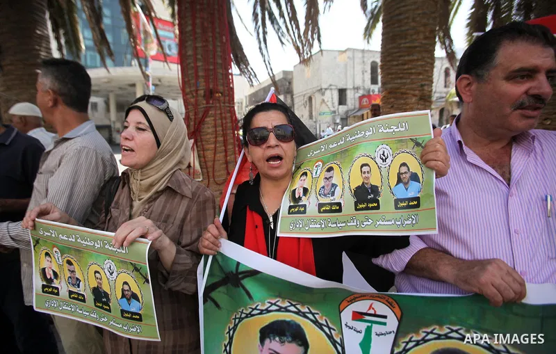Palestinians take part in a protest demanding for the release of Palestinian prisoners held in Israeli jails, in the West Bank city of Nablus, on September 1, 2016. Photo by Nedal Eshtayah