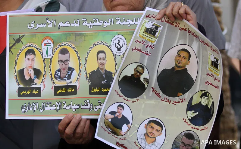 Palestinians take part in a protest demanding for the release of Palestinian prisoners held in Israeli jails, in the West Bank city of Nablus, on September 1, 2016. Photo by Nedal Eshtayah