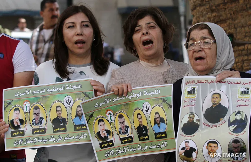 Palestinians take part in a protest demanding for the release of Palestinian prisoners held in Israeli jails, in the West Bank city of Nablus, on September 1, 2016. Photo by Nedal Eshtayah