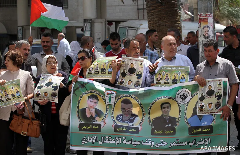 Palestinians take part in a protest demanding for the release of Palestinian prisoners held in Israeli jails, in the West Bank city of Nablus, on September 1, 2016. Photo by Nedal Eshtayah