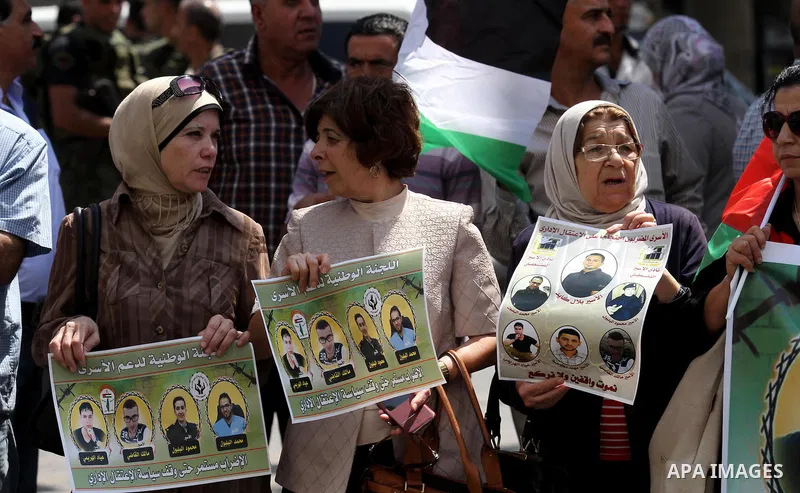 Palestinians take part in a protest demanding for the release of Palestinian prisoners held in Israeli jails, in the West Bank city of Nablus, on September 1, 2016. Photo by Nedal Eshtayah