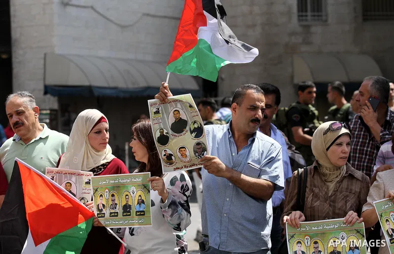 Palestinians take part in a protest demanding for the release of Palestinian prisoners held in Israeli jails, in the West Bank city of Nablus, on September 1, 2016. Photo by Nedal Eshtayah