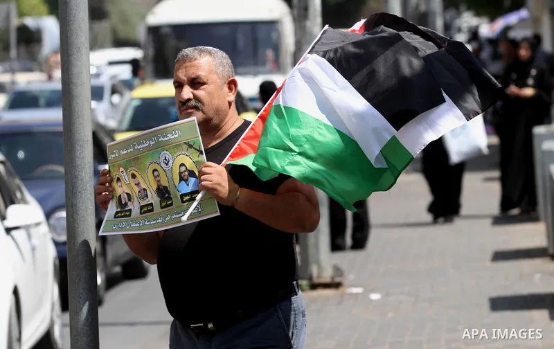 Palestinians take part in a protest demanding for the release of Palestinian prisoners held in Israeli jails, in the West Bank city of Nablus, on September 1, 2016. Photo by Nedal Eshtayah