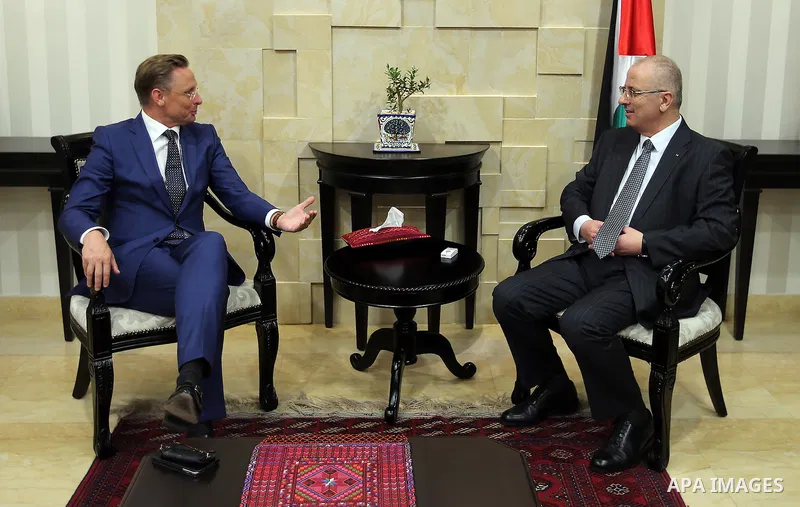 Palestinian Prime Minister, Rami Hamadallah, meets with Dutch MP Han Tin Brook, in the West Bank city of Ramallah on Sept.01, 2016. Photo by Prime Minister Office