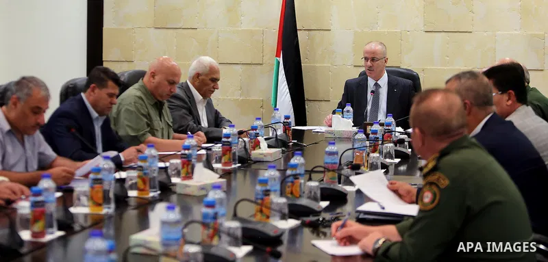 Palestinian Prime Minister, Rami Hamadallah, meets with leaders of the Security establishment, in the West Bank city of Ramallah on Sept.01, 2016. Photo by Prime Minister Office