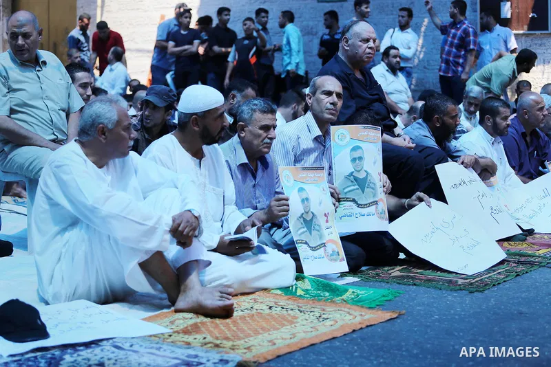 Palestinian supporters of the Islamic Jihad Movement attend Friday prayers to show solidarity with Palestinian prisoners in Israeli Jails, in front of Red cross office in Gaza city, on Sep. 02, 2016. Photo by Mohammed As...