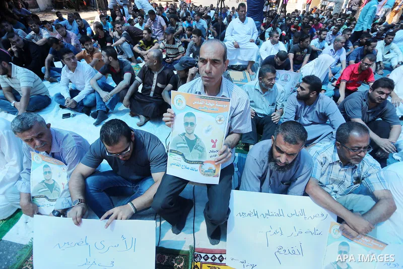 Palestinian supporters of the Islamic Jihad Movement attend Friday prayers to show solidarity with Palestinian prisoners in Israeli Jails, in front of Red cross office in Gaza city, on Sep. 02, 2016. Photo by Mohammed As...