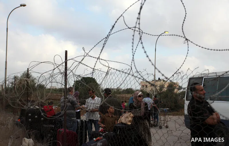 Palestinians wait for travel permits to cross into Egypt through the Rafah border crossing after it was opened by Egyptian authorities, in the southern Gaza Strip September 3, 2016. Photo by Ashraf Amra