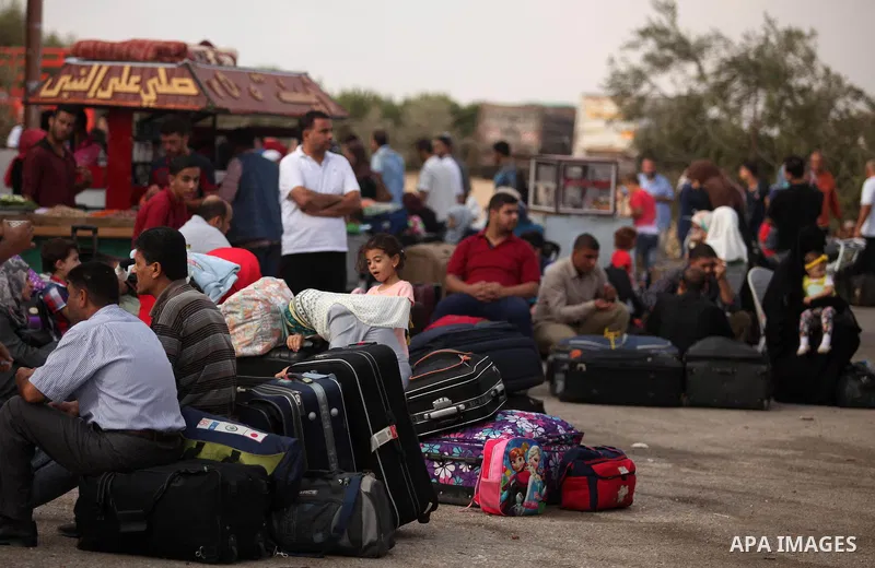 Palestinians wait for travel permits to cross into Egypt through the Rafah border crossing after it was opened by Egyptian authorities, in the southern Gaza Strip September 3, 2016. Photo by Ashraf Amra