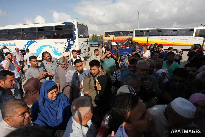 Palestinians wait for travel permits to cross into Egypt through the Rafah border crossing after it was opened by Egyptian authorities, in the southern Gaza Strip September 3, 2016. Photo by Ashraf Amra
