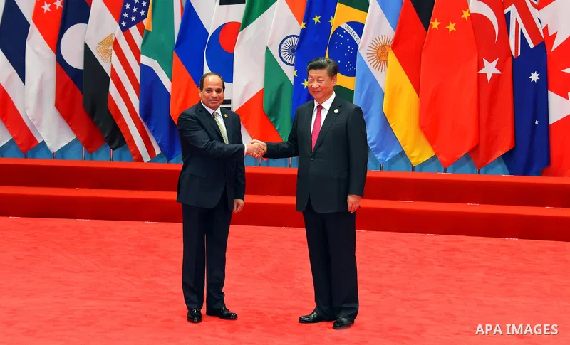 Egypt's President Abdel Fattah al-Sisi shakes hands with Chinese President Xi Jinping during the G20 Summit in Hangzhou, Zhejiang province, China September 4, 2016. Photo by Egyptian President Office