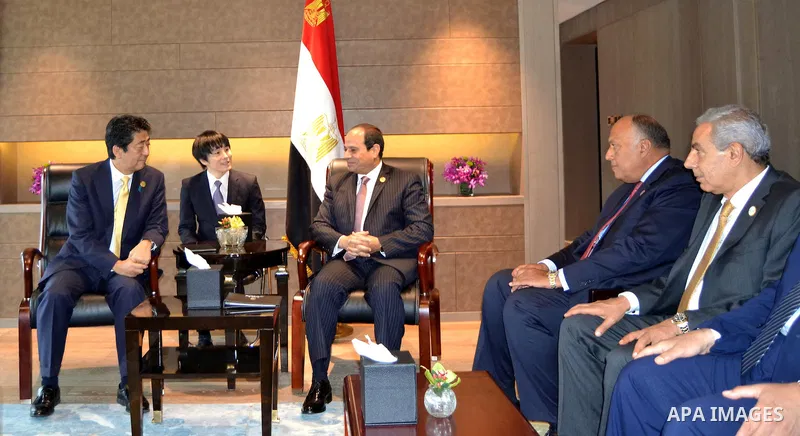 Egypt's President Abdel Fattah al-Sisi meets with Japanese Prime Minister Shinzo Abe during the G20 Summit in Hangzhou, Zhejiang province, China September 4, 2016. Photo by Egyptian President Office