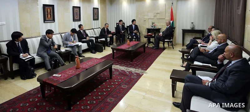 Palestinian Prime Minister Rami Hamdallah meets with Japanese Vice Foreign Minister Kentaro Sonoura, in the West Bank city of Ramallah, on Sep. 06, 2016. Photo by Prime Minister Office