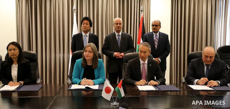 Palestinian Prime Minister Rami Hamdallah meets with Japanese Vice Foreign Minister Kentaro Sonoura, in the West Bank city of Ramallah, on Sep. 06, 2016. Photo by Prime Minister Office