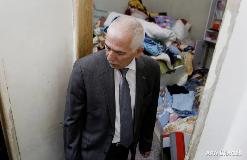 Palestinian governor of Hebron, Kamel Hmeid, inspects the of house of Raed Jabari after it had been raided by Israeli forces overnight, in the West bank city of Hebron, on September 8, 2016. Photo by Wisam Hashlamoun