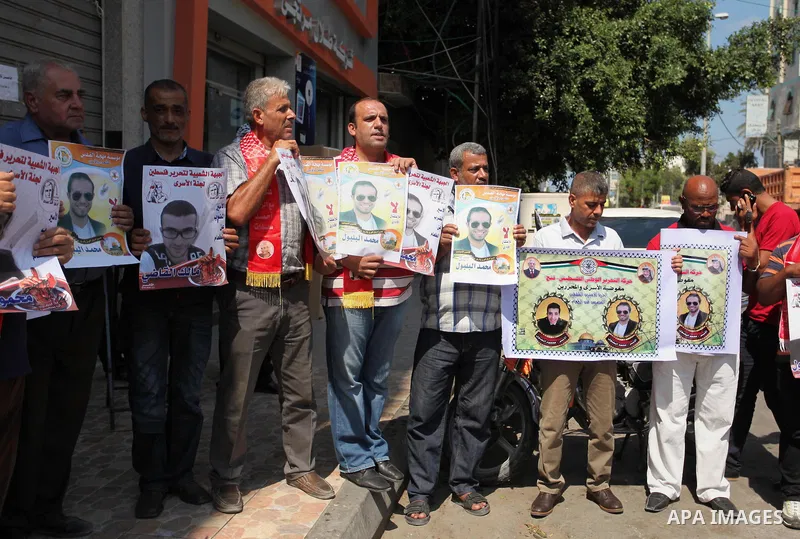 Palestinians hold banners during a protest to show solidarity with Palestinian prisoners on hunger strike in Israeli Jails, in Gaza City, on Sept. 08, 2016. Photo by Ashraf Amra