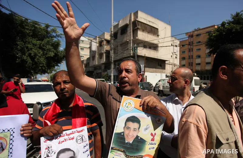 Palestinians hold banners during a protest to show solidarity with Palestinian prisoners on hunger strike in Israeli Jails, in Gaza City, on Sept. 08, 2016. Photo by Ashraf Amra