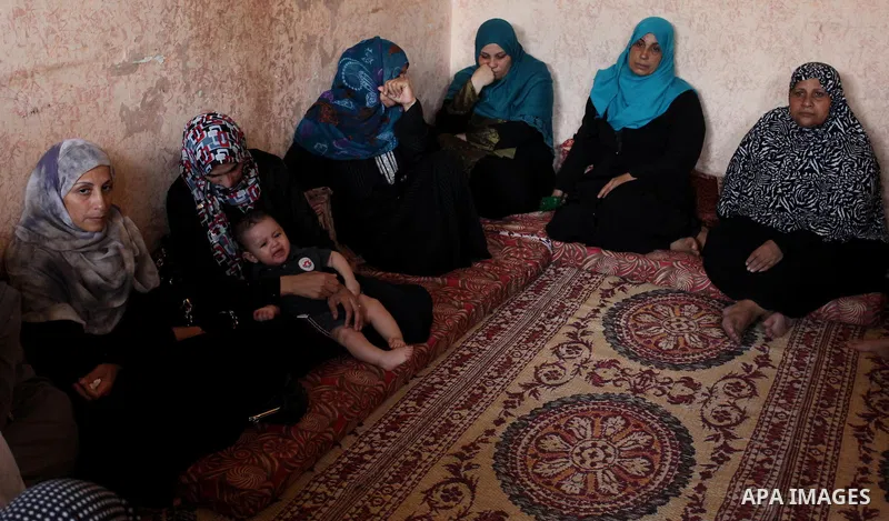 Relatives of Abdel-Rahman Al-Dabbagh, an 18-year-old Palestinian who was killed on Friday during a rock-throwing protest near the Gaza-Israel border, mourn during his funeral in central Gaza Strip September 10, 2016. Pho...