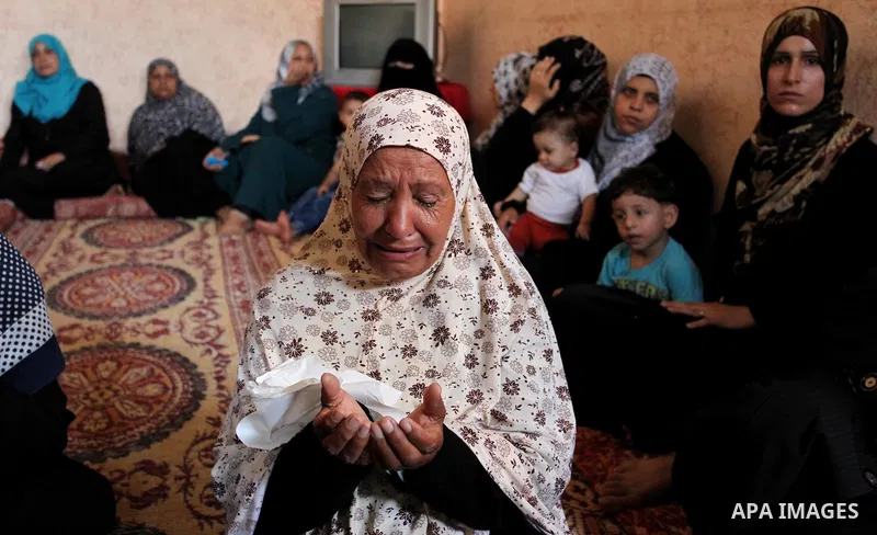 Relatives of Abdel-Rahman Al-Dabbagh, an 18-year-old Palestinian who was killed on Friday during a rock-throwing protest near the Gaza-Israel border, mourn during his funeral in central Gaza Strip September 10, 2016. Pho...