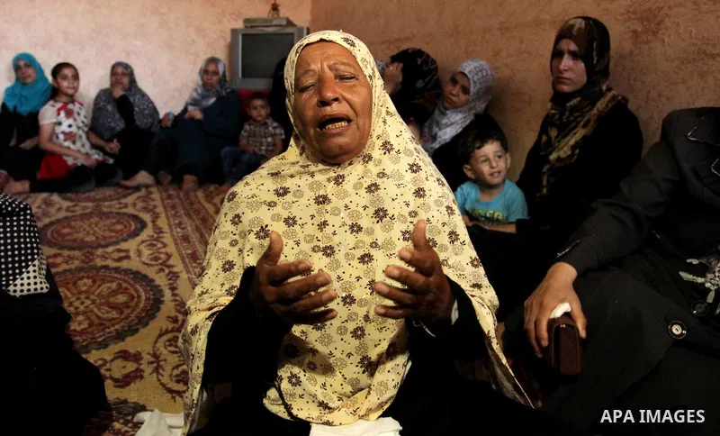 Relatives of Abdel-Rahman Al-Dabbagh, an 18-year-old Palestinian who was killed on Friday during a rock-throwing protest near the Gaza-Israel border, mourn during his funeral in central Gaza Strip September 10, 2016. Pho...
