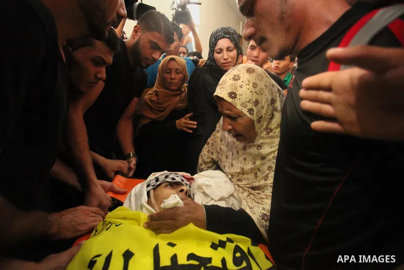 Relatives of Abdel-Rahman Al-Dabbagh, an 18-year-old Palestinian who was killed on Friday during a rock-throwing protest near the Gaza-Israel border, mourn during his funeral in central Gaza Strip September 10, 2016. Pho...