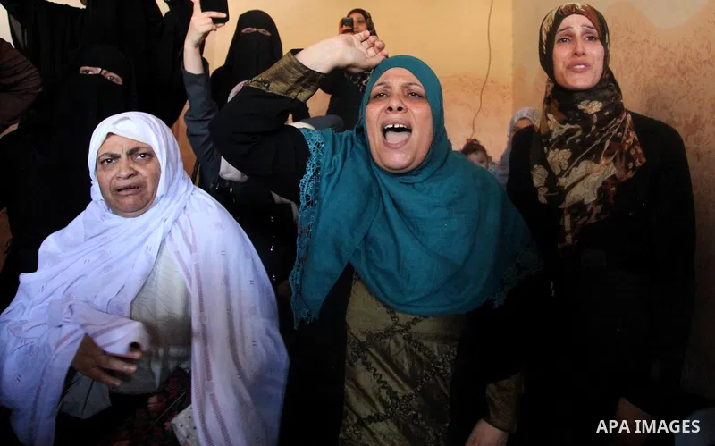 Relatives of Abdel-Rahman Al-Dabbagh, an 18-year-old Palestinian who was killed on Friday during a rock-throwing protest near the Gaza-Israel border, mourn during his funeral in central Gaza Strip September 10, 2016. Pho...