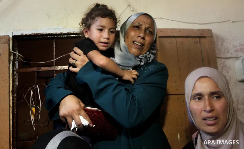 Relatives of Abdel-Rahman Al-Dabbagh, an 18-year-old Palestinian who was killed on Friday during a rock-throwing protest near the Gaza-Israel border, mourn during his funeral in central Gaza Strip September 10, 2016. Pho...