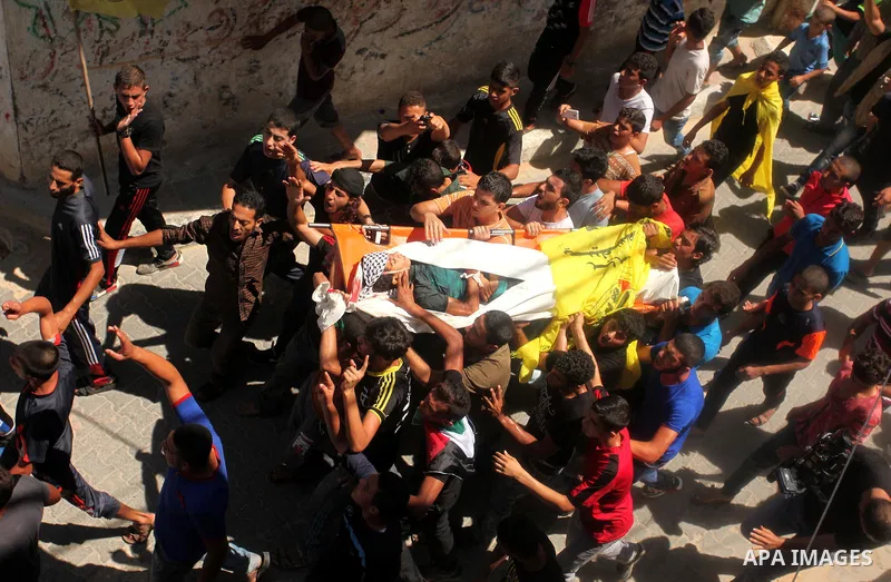 Mourners carry the body of Abdel-Rahman Al-Dabbagh, an 18-year-old Palestinian who was killed on Friday during a rock-throwing protest near the Gaza-Israel border, during his funeral in central Gaza Strip September 10, 2...