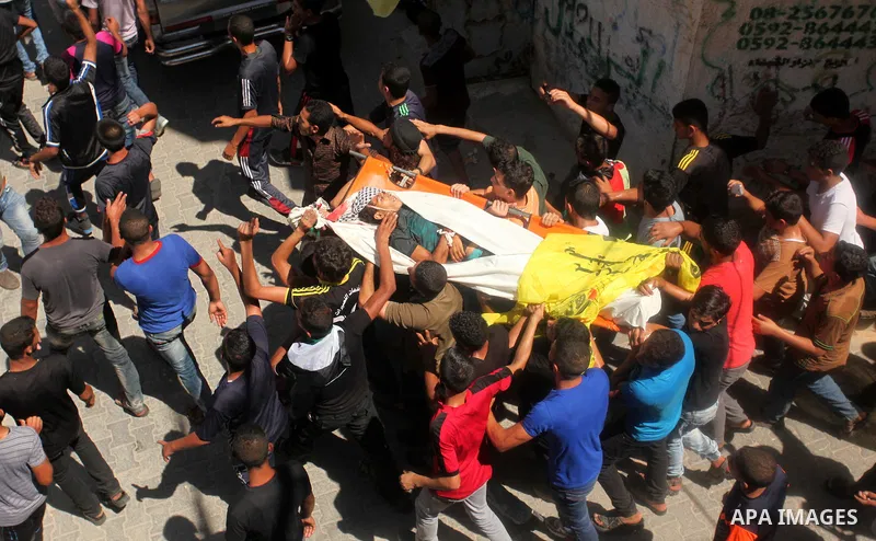 Mourners carry the body of Abdel-Rahman Al-Dabbagh, an 18-year-old Palestinian who was killed on Friday during a rock-throwing protest near the Gaza-Israel border, during his funeral in central Gaza Strip September 10, 2...