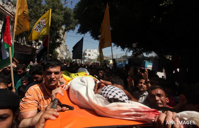 Mourners carry the body of Abdel-Rahman Al-Dabbagh, an 18-year-old Palestinian who was killed on Friday during a rock-throwing protest near the Gaza-Israel border, during his funeral in central Gaza Strip September 10, 2...