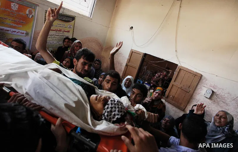 Mourners carry the body of Abdel-Rahman Al-Dabbagh, an 18-year-old Palestinian who was killed on Friday during a rock-throwing protest near the Gaza-Israel border, during his funeral in central Gaza Strip September 10, 2...