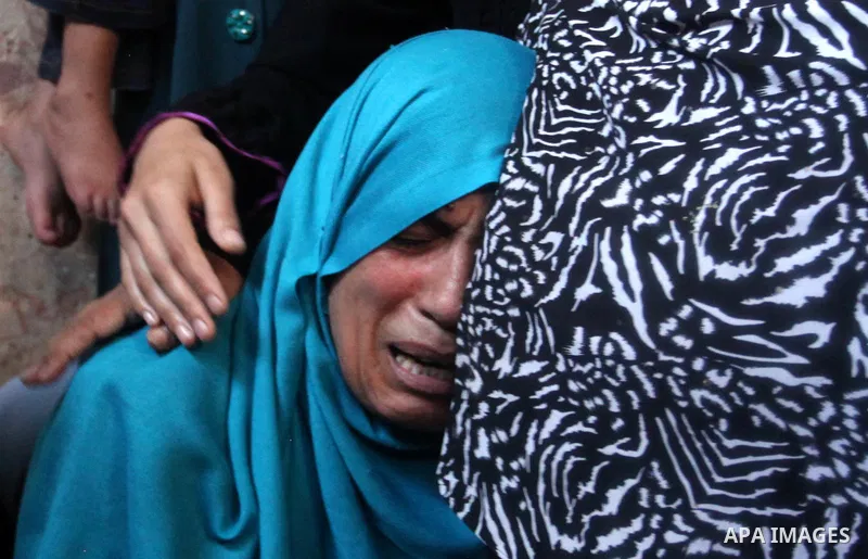 Relatives of Abdel-Rahman Al-Dabbagh, an 18-year-old Palestinian who was killed on Friday during a rock-throwing protest near the Gaza-Israel border, mourn during his funeral in central Gaza Strip September 10, 2016. Pho...