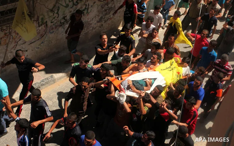 Mourners carry the body of Abdel-Rahman Al-Dabbagh, an 18-year-old Palestinian who was killed on Friday during a rock-throwing protest near the Gaza-Israel border, during his funeral in central Gaza Strip September 10, 2...