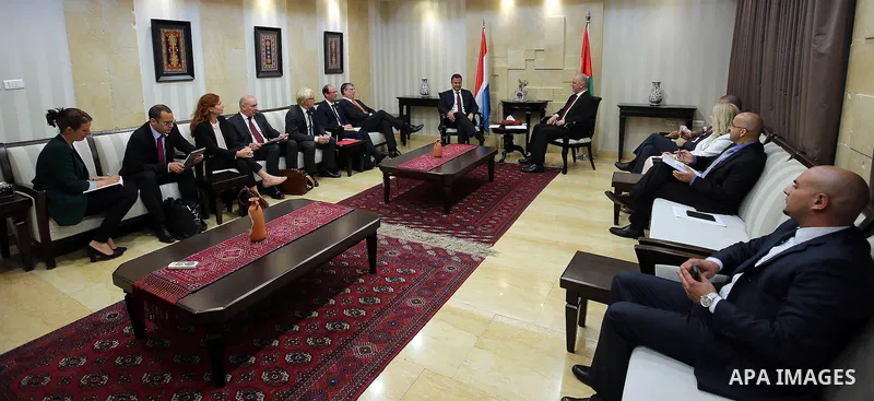 Palestinian Prime Minister, Rami Hamdallah, meets with Prime Minister of Luxembourg Xavier Betel, in the West Bank city of Ramallah, on Sep. 13, 2016. Photo by Prime Minister Office