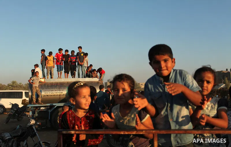 Palestinian children attend a Bedouin festival in Dair Al Balah in the central Gaza Strip September 16, 2016. Photo by Ashraf Amra