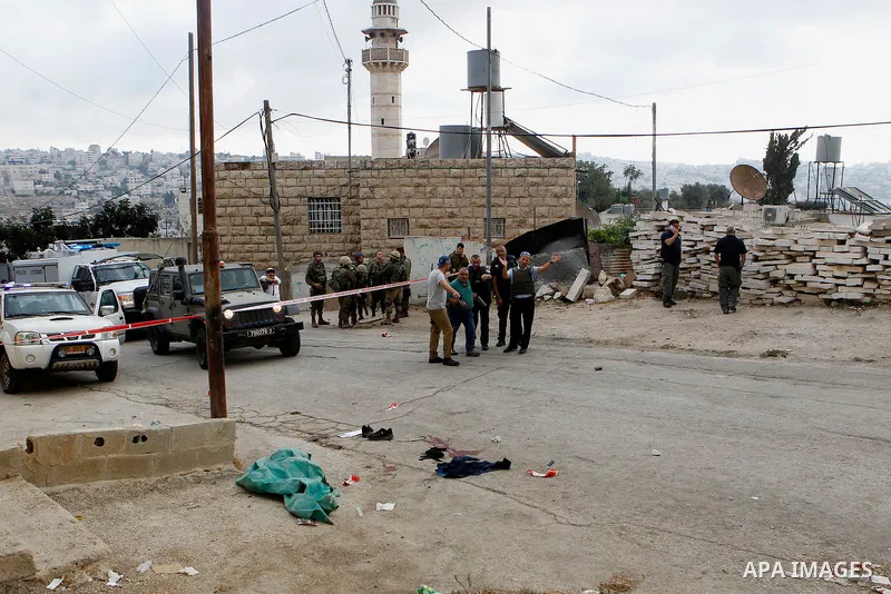 Israeli security forces gather at the scene of a stabbing attack, where a Palestinian stabbed an Israeli soldier before he was shot dead, in the flashpoint West Bank city of Hebron on September 17, 2016. An Israeli milit...