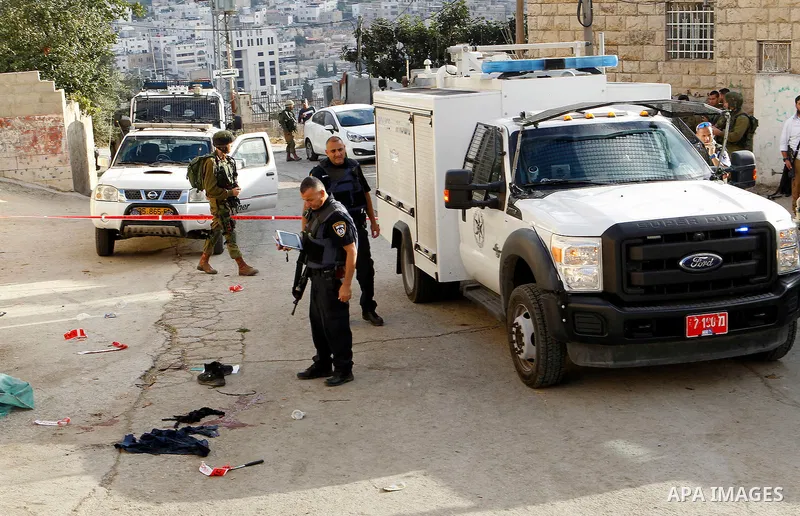 Israeli security forces gather at the scene of a stabbing attack, where a Palestinian stabbed an Israeli soldier before he was shot dead, in the flashpoint West Bank city of Hebron on September 17, 2016. An Israeli milit...